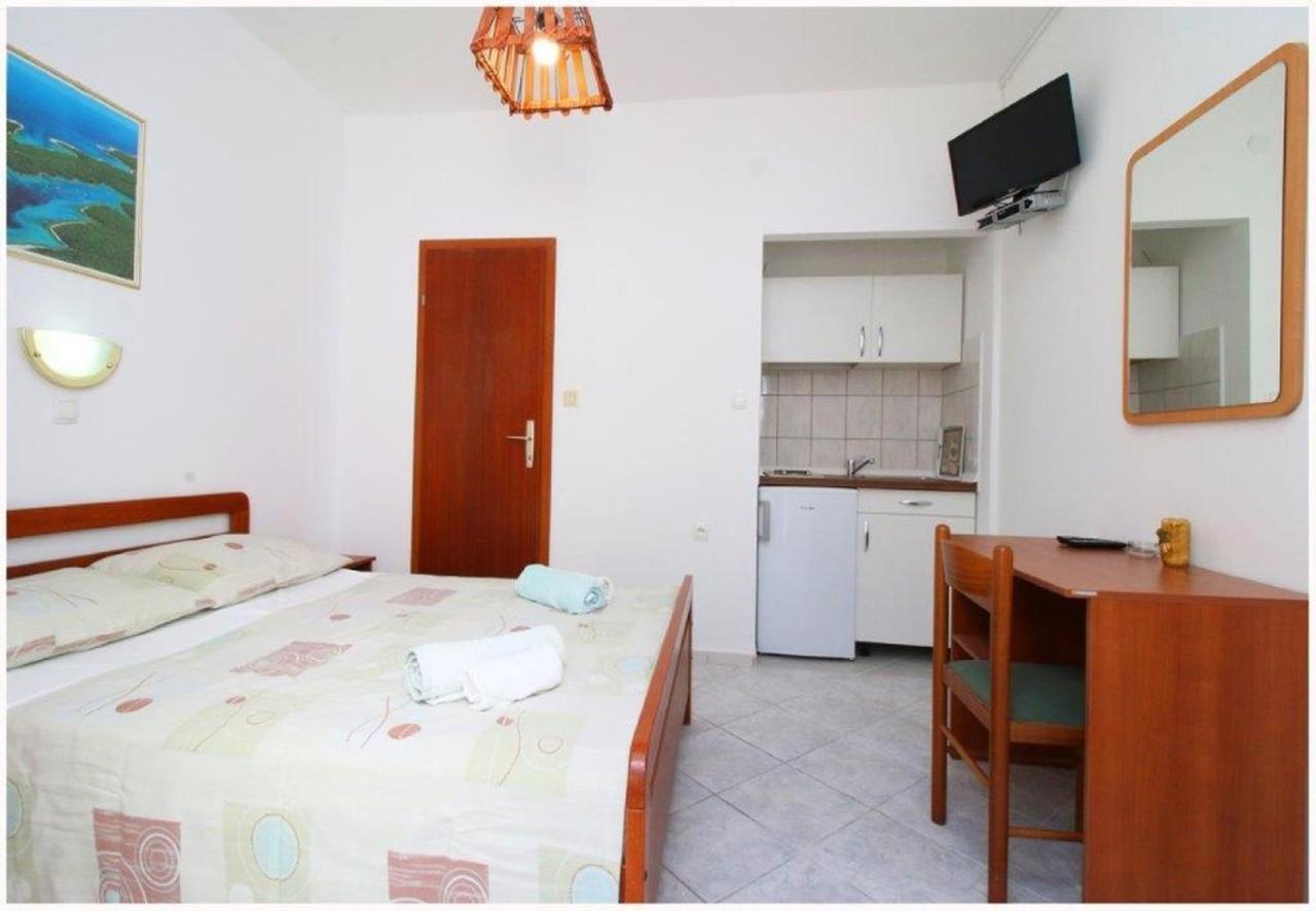 Primošten Apartments And Rooms Mirja-Parking المظهر الخارجي الصورة